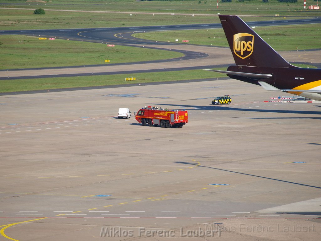 Lufthansa Airbus A 380 zu Besuch Flughafen Koeln Bonn P081.JPG